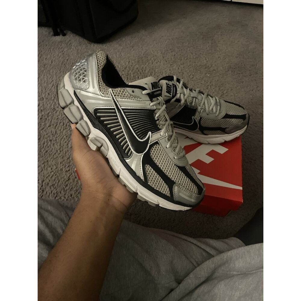 Size 10 - Nike Zoom Vomero 5 ‘Metallic Silver/Black’